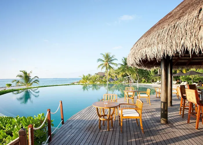Lux* South Ari Atoll Resort & Villas Dhidhoofinolhu