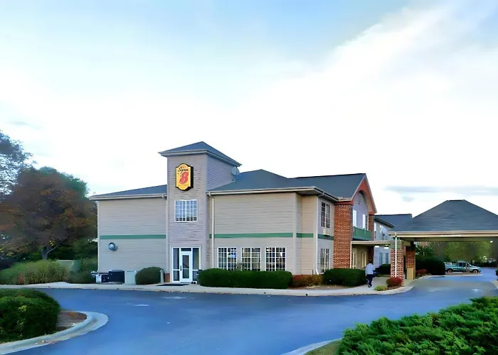 Super 8 By Wyndham Smithfield-Selma