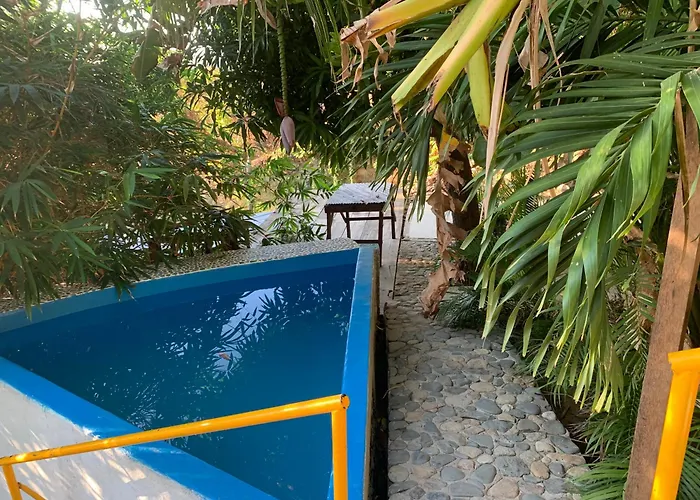cocos camp love haters vean los comentarios de la gente q si llegoa su reserva Acapulco