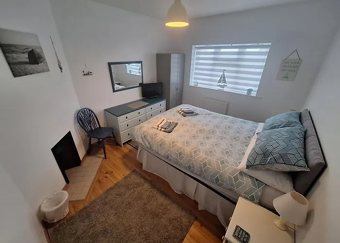 By The Sea, Home From Home Sleeps 6