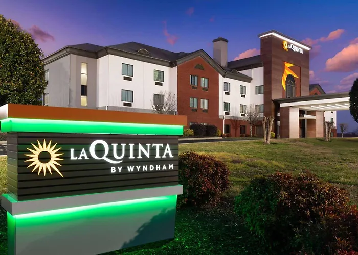 La Quinta By Wyndham Loudon Hotel