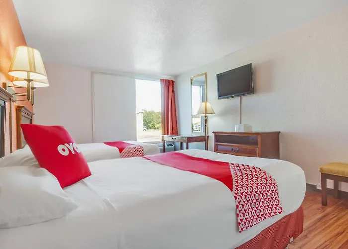Oyo Hotel Mona Lake Muskegon