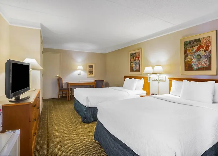 Super 8 By Wyndham Eagle Pass