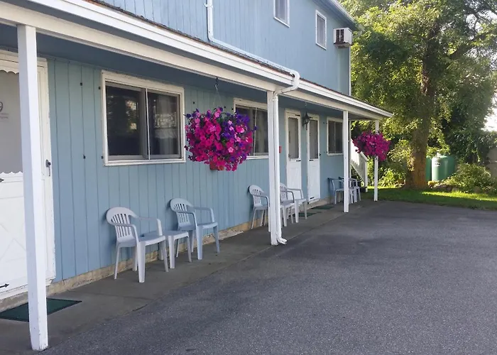 Inn Between The Beaches & Villager