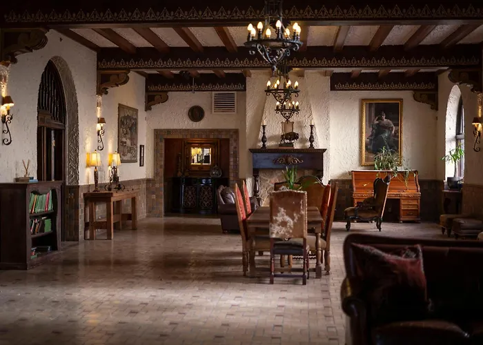 The Holland Hotel