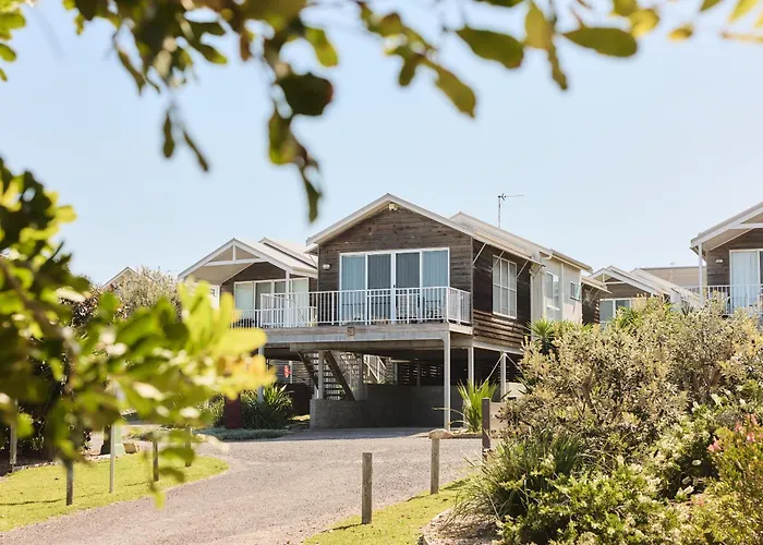 Caves Coastal Bar & Bungalows