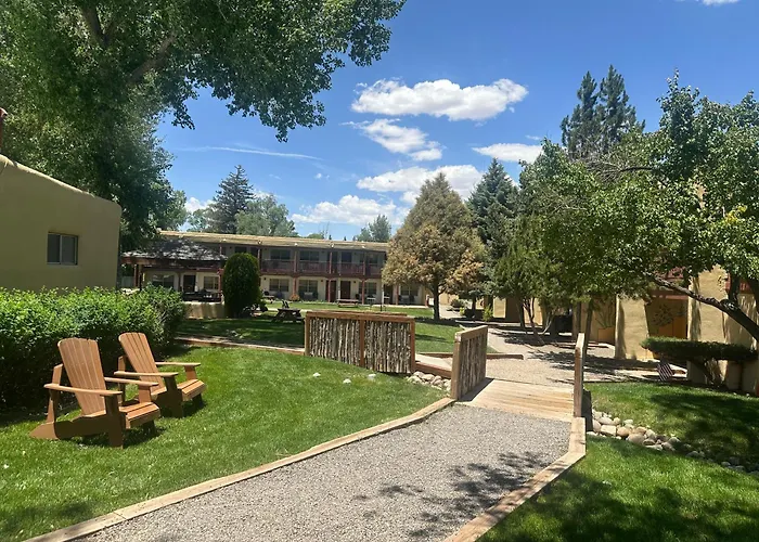 El Pueblo Lodge