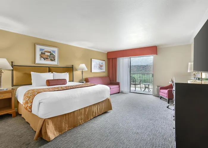 Best Western Plus Arroyo Roble Hotel & Creekside Villas