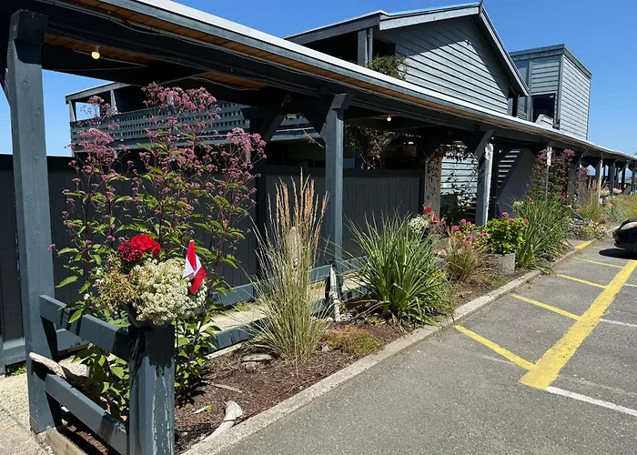 Sand Pebbles Inn