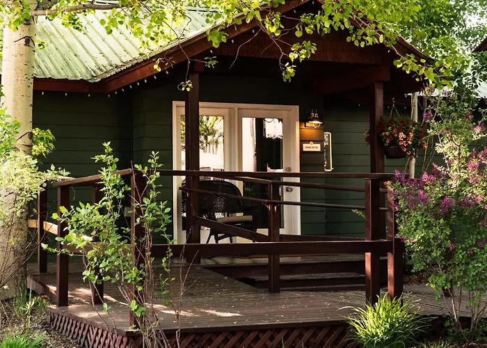 Huff House Inn And Cabins