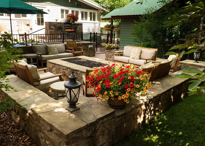 Huff House Inn And Cabins