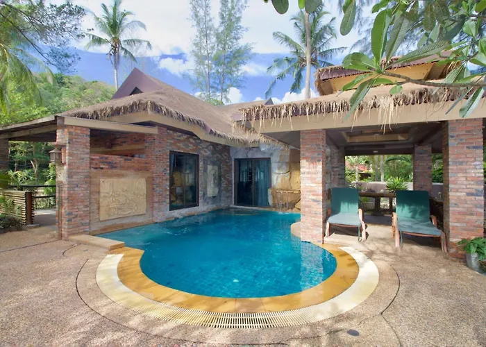 Hotel And Beach Bungalow At Lanta Resort