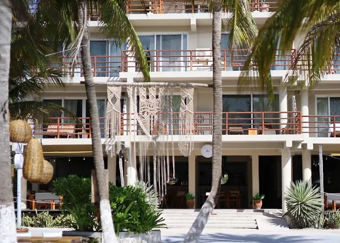 Noah Beach Hotel & Suites