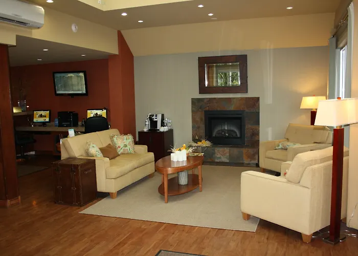 Best Western Plus Emerald Isle Hotel
