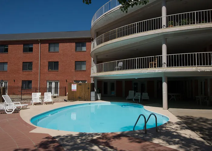 Ramada By Wyndham Topeka Downtown Hotel & Convention Center