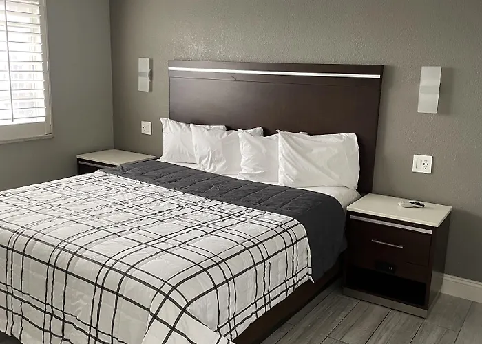 Cabana Inn & Suites