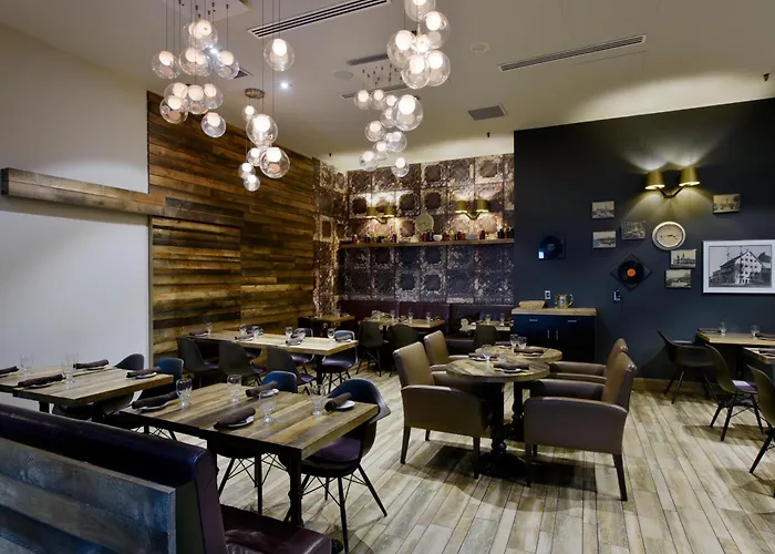 Doubletree By Hilton Ottawa Downtown Hotel