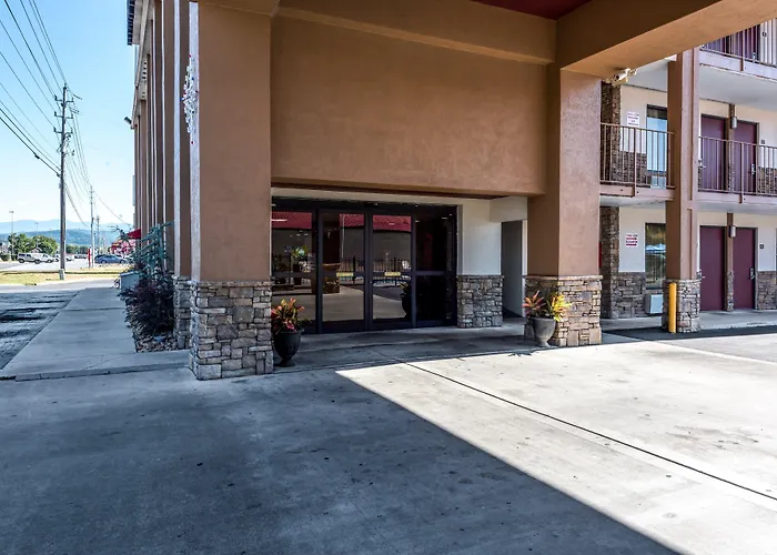 Red Roof Inn & Suites Pigeon Forge Parkway