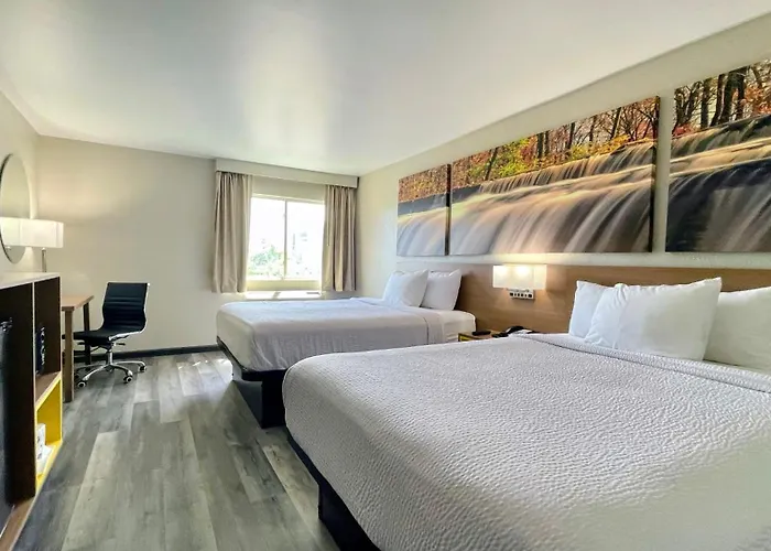 Days Inn By Wyndham Columbus In