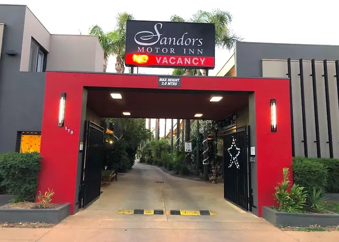 Sandors Motor Inn