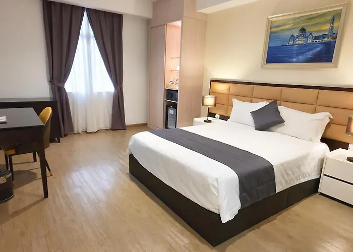 Hallmark Crown Hotel