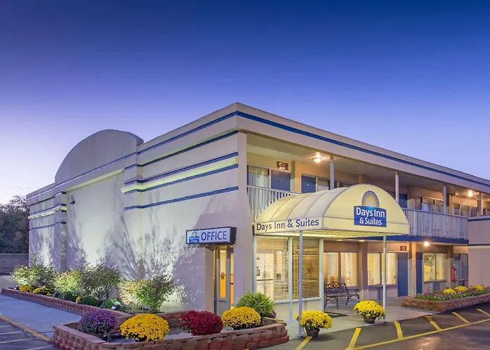 Days Inn & Suites By Wyndham Dayton North