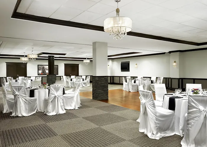 Four Points By Sheraton Hotel & Suites Calgary West