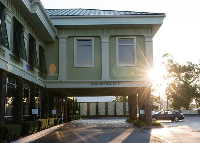 Town & Country Inn And Suites