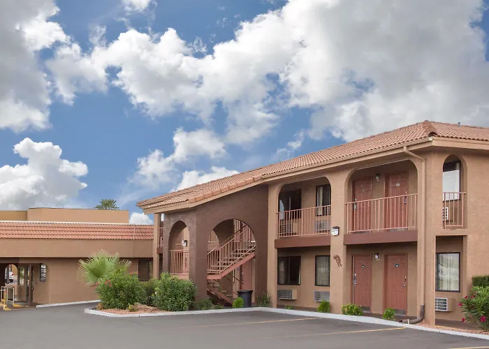 Howard Johnson By Wyndham St. George Hotel & Suites