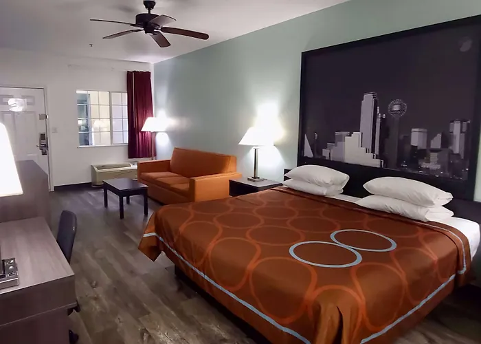 Super 8 By Wyndham Forney/East Dallas