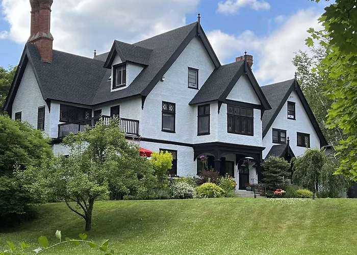 Manor House Inn (Adults Only)