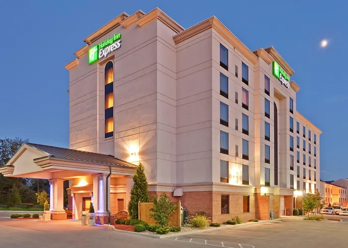 Holiday Inn Express & Suites Bloomington By Ihg