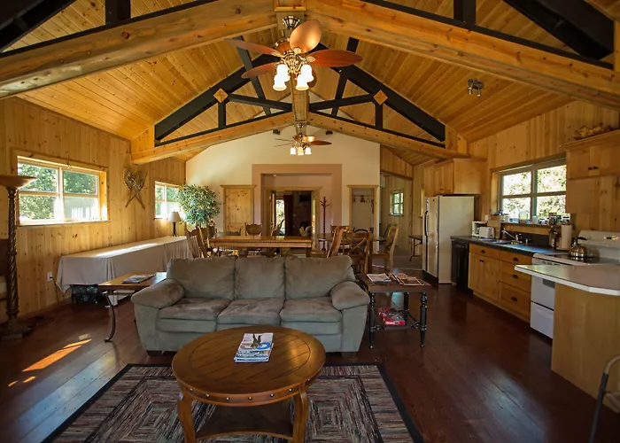 Diamondstone Guest Lodges