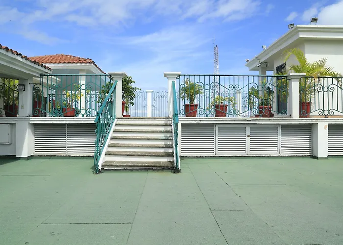 &Suites Real Del