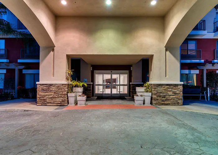 Holiday Inn Express Hotel & Suites Lake Elsinore By Ihg