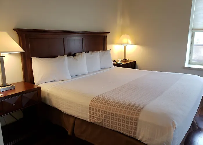 Grand Eastonian Hotel & Suites