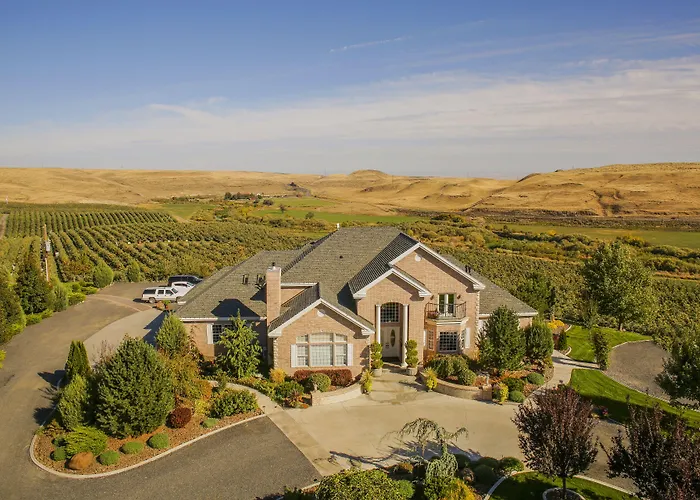 Cameo Heights Mansion And The Vine Fine Dining Restaurant