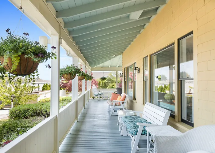 Colonial Inn