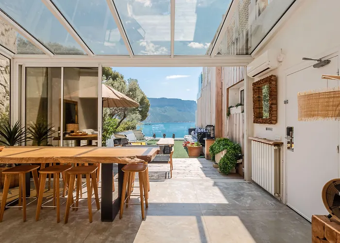 Hotel De La Plage - Mahogany Cassis