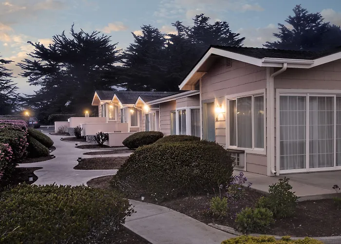 Cambria Landing Inn And Suites