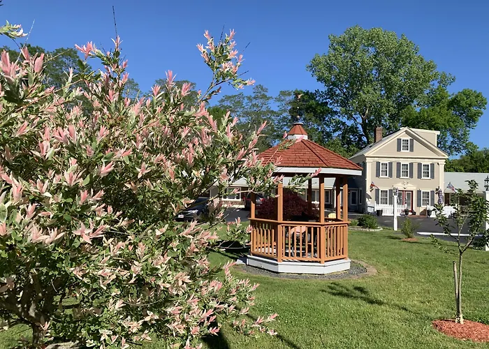Eagle Wing Inn - Cape Cod
