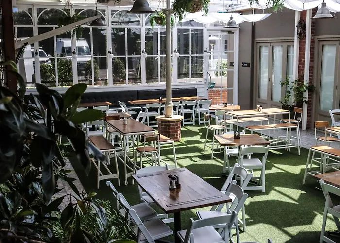Oscars And Cafe Bar