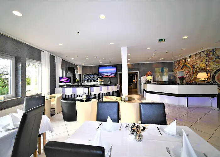 Ascot Hotel