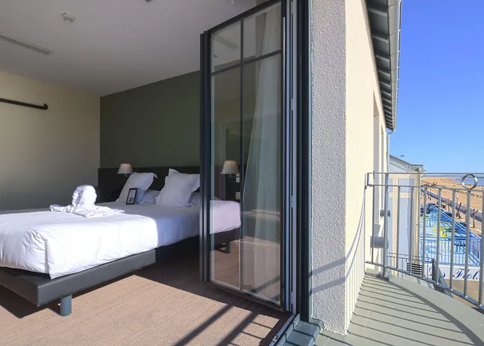 Les Flots - Hôtel et Restaurant face à l'océan - Châtelaillon-Plage