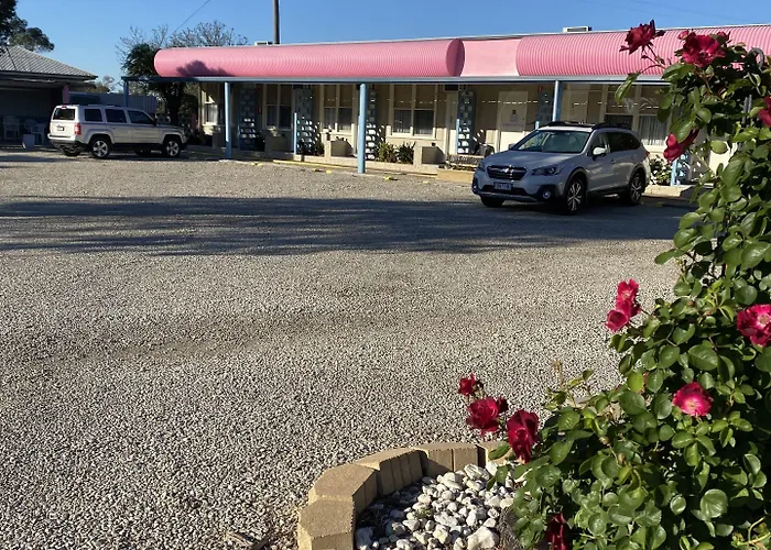 Paddle Steamer Motel
