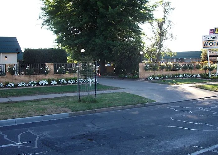 City Park Motel And Apartments