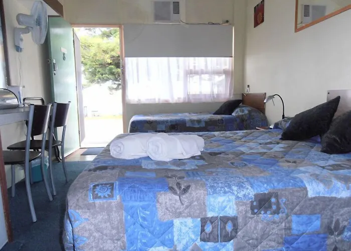Black Swan Waterfront Motel (Adults Only)