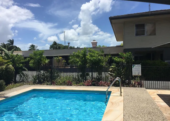 Country Plaza Motor Inn