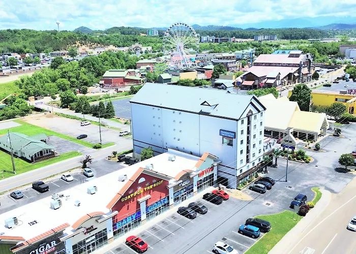 Mountain Vista Inn & Suites - Walking Distance To The Island