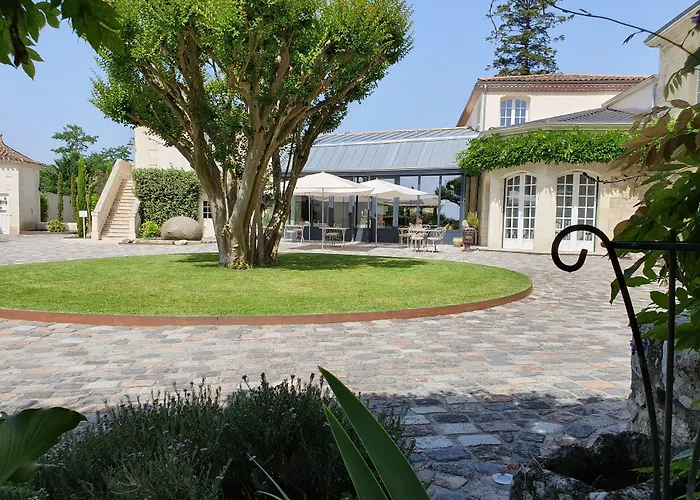 Hotel Domaine de Larchey à Saint-Médard-dʼEyrans